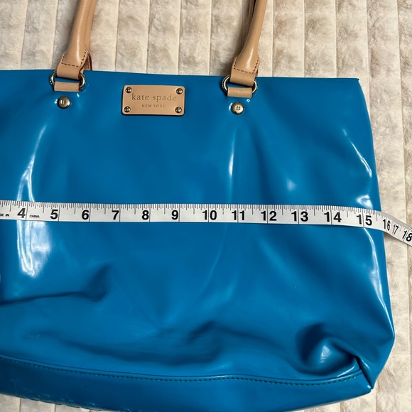 Kate Spade patent leather tote. - Picture 2 of 12